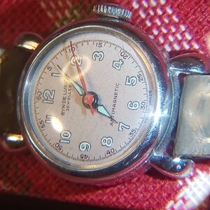 Byn deluxe vintage Swiss made jeweled watch that winds up and  perfect time